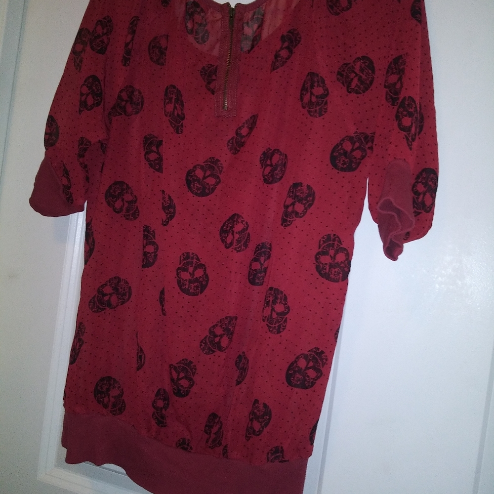 Shear 3/4 sleeved swoopneck top
